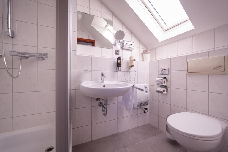 Bathroom 3, Hotel Omega, Wesel