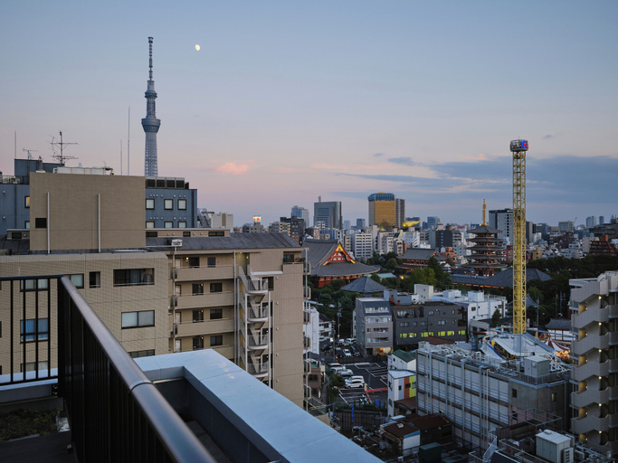 Exterior & Views 12