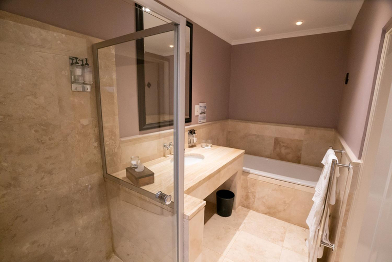 Bathroom 4, The Royal Hotel, West Coast