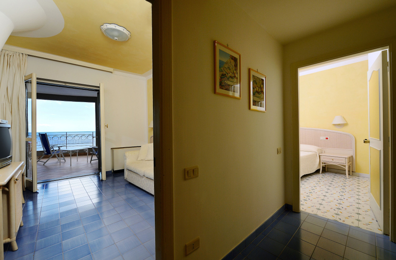 Others 4, Hotel club 2 Torri, Salerno