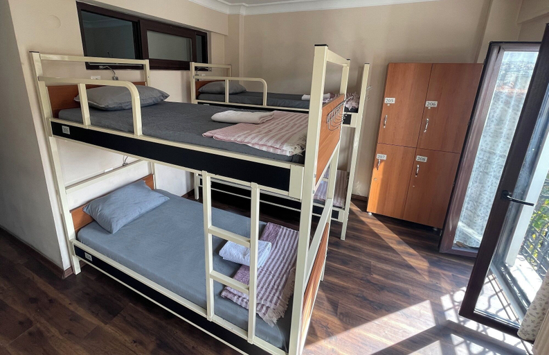 Bedroom 4, Ivy Hostel Cafe, Beyoğlu