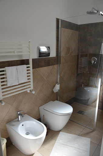Bathroom 2, B&B Albatros, Trapani