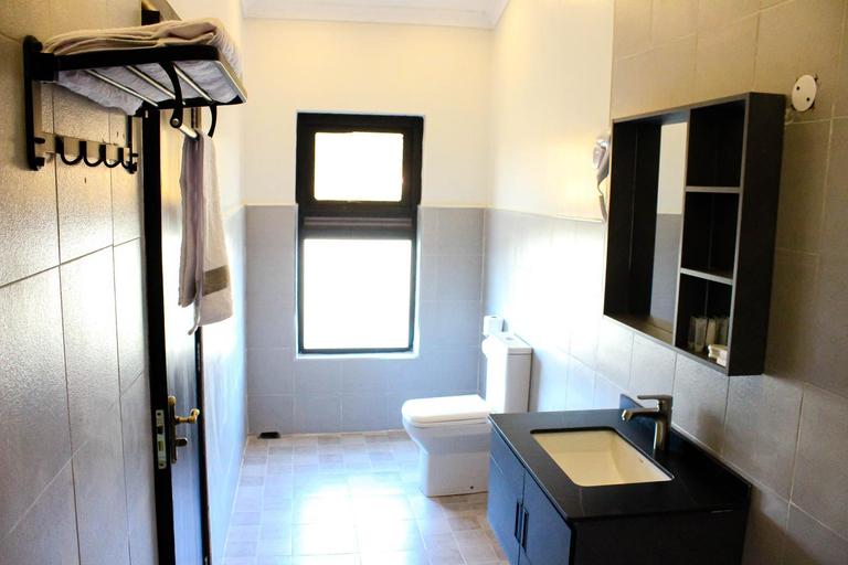 Bathroom 3, Lukenya Alkebu Resort, Mavoko