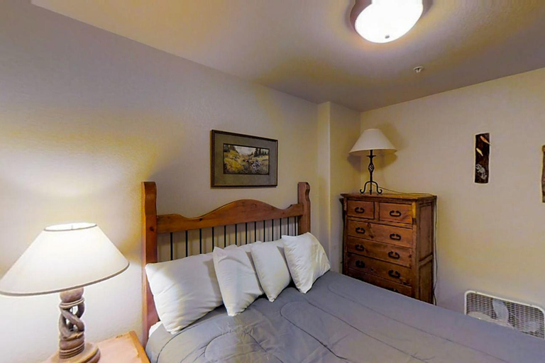Bedroom 3, Romance at Riverbends, Summit