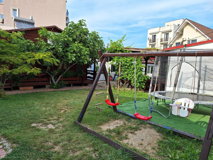 Others 4, Casa Cris Will, Navodari