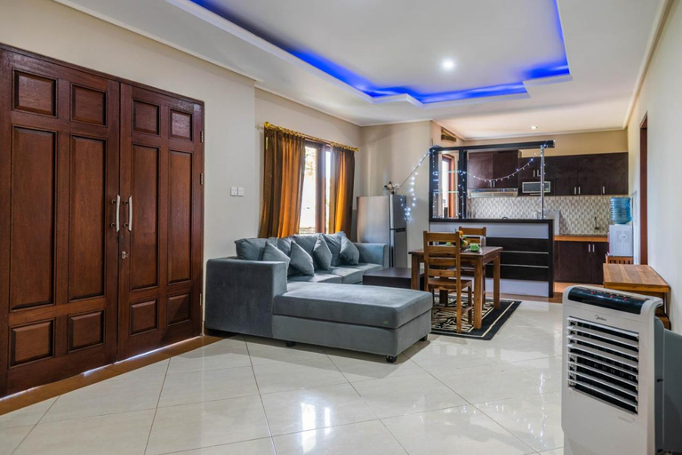 Others 4, Azure House: the dive to bright holiday, Gianyar