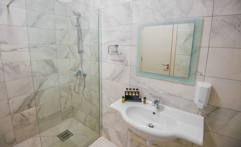 Bathroom 3, New Famagusta Hotel and Suites