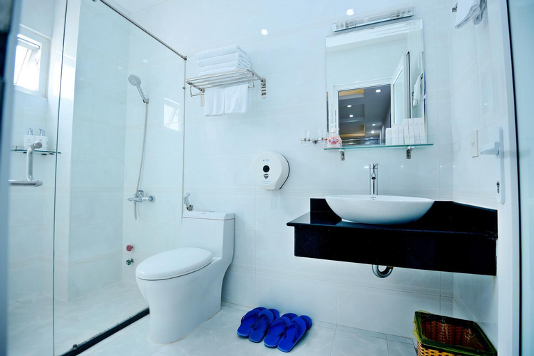Bathroom 13