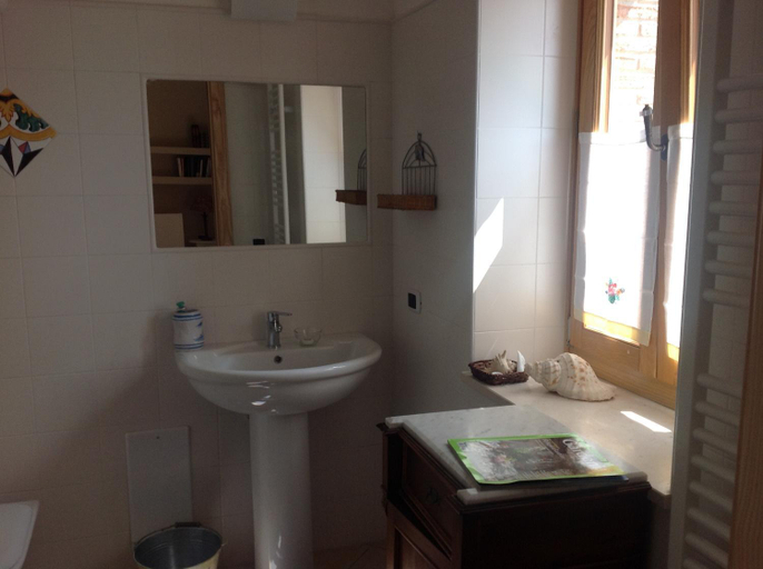 Bathroom 4, Masseria Fontana dei Fieri, Benevento