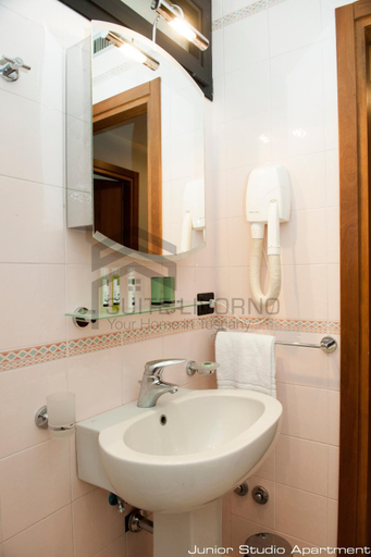 Bathroom 2, Suites Marilia Apartments, Livorno