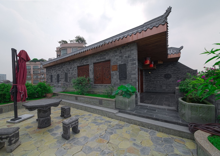 Exterior & Views