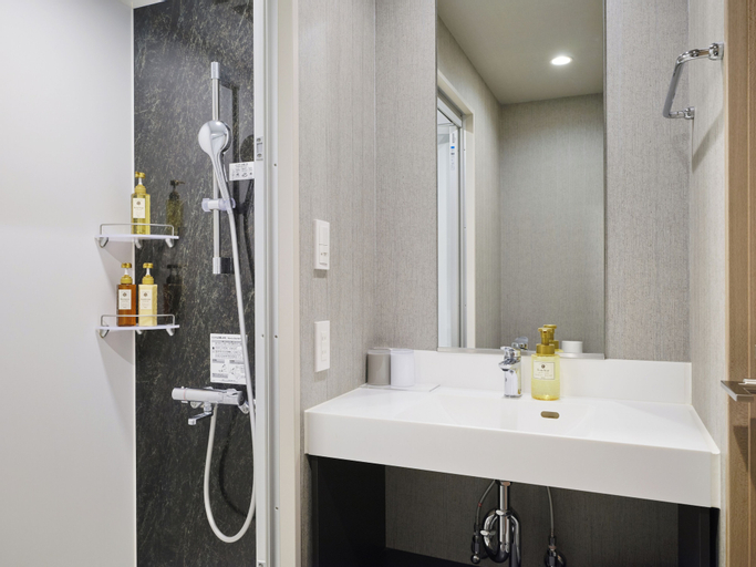 Bathroom 28
