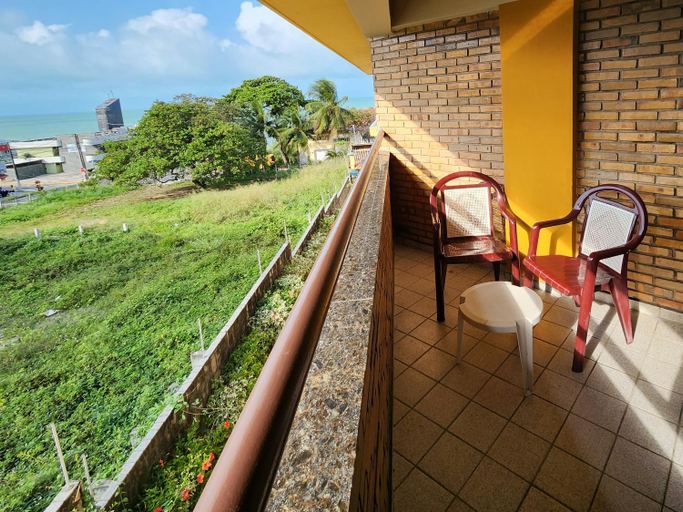 Exterior & Views 16