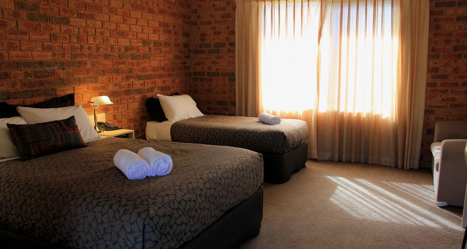 Bedroom 2, Broadford Sugarloaf Motel, Mitchell - South