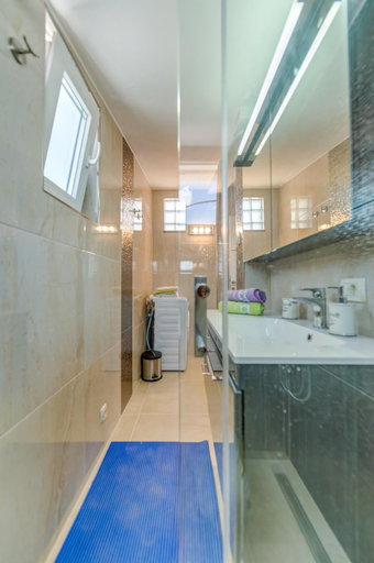 Bathroom 3, House Marin with 2 Apartments 10 m from sea, Trogir