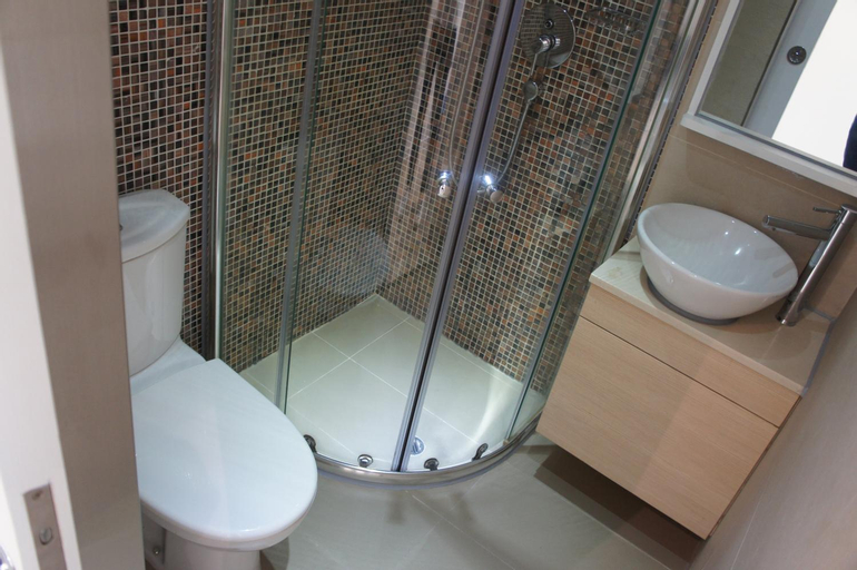 Bathroom 14