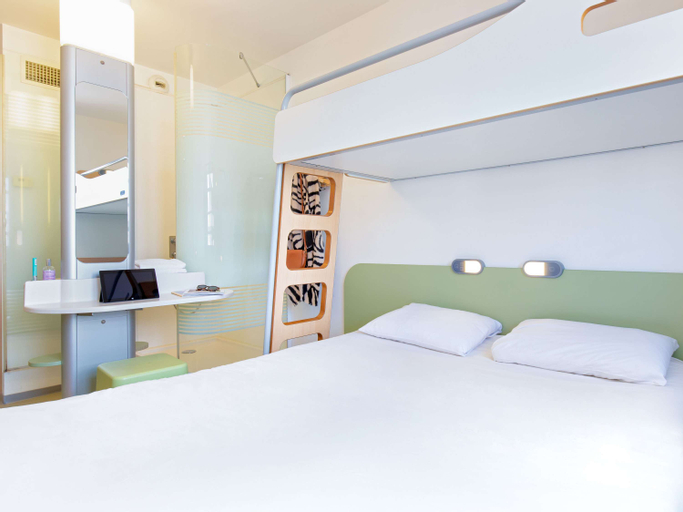 Bedroom 26