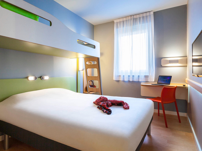 Bedroom 3, ibis budget Sens, Yonne