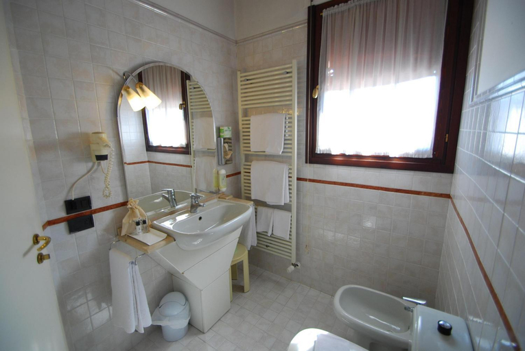 Bathroom 3, Hotel Alla Rocca Conference & Restaurant, Bologna
