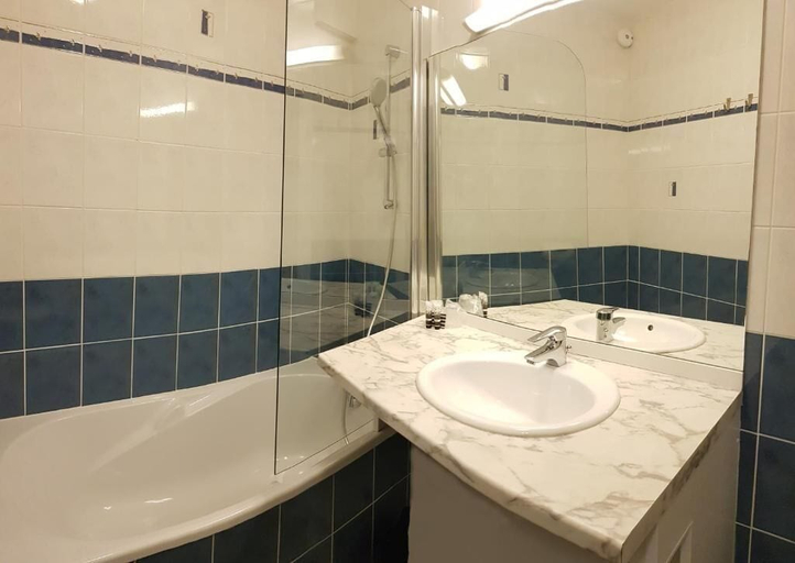 Bathroom 5, Hôtel De La Paix, Pyrénées-Atlantiques