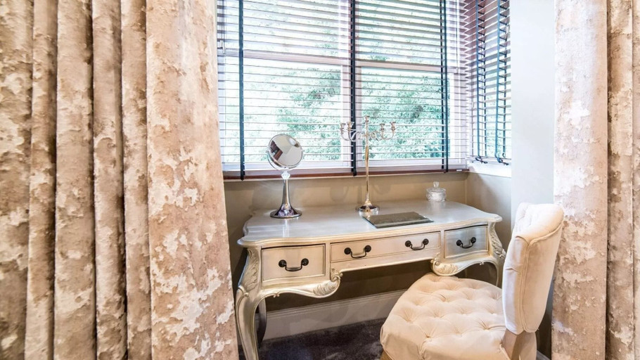 Bathroom 4, Derby Manor, Bournemouth