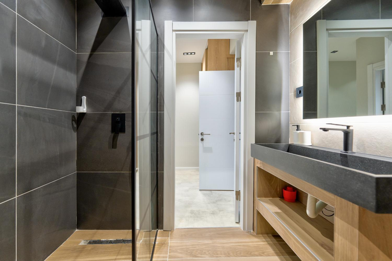 Bathroom 3, Montanova, Čajetina