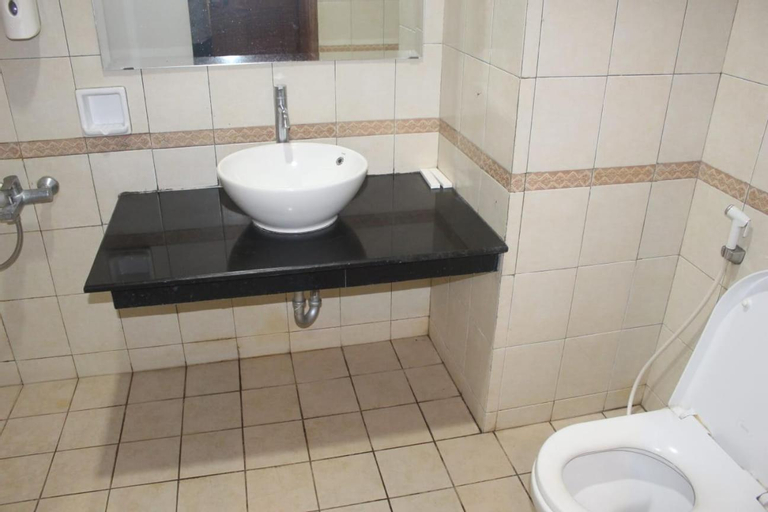 Bathroom 14