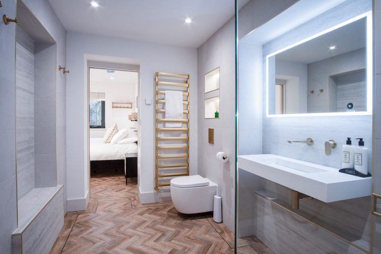 Bathroom 3, Wisemans House Apartment 2 - Wisemans Bridge, Pembrokeshire