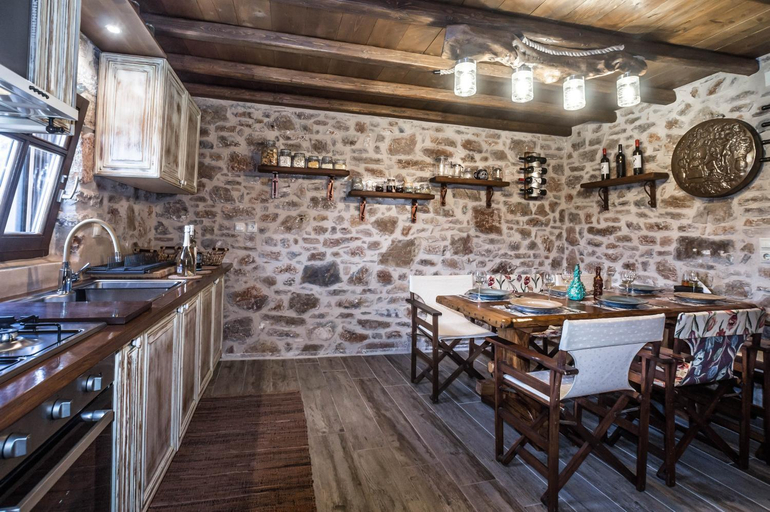 Food & Drinks, Karyoupolis Lounge Cave House, Peloponnese