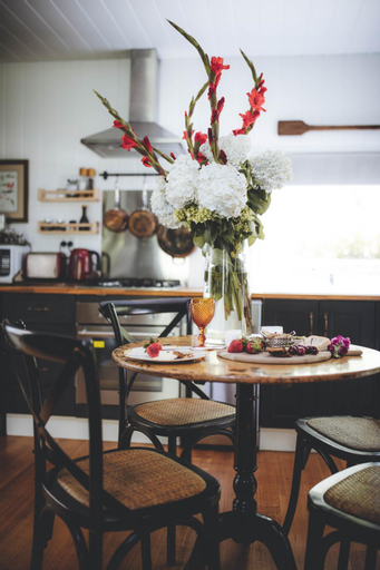 Food & Drinks 4, Dingleigh of Sassafras, Yarra Ranges - Dandenongs