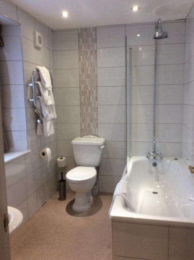 Bathroom 3, The Golden Lion Hotel, North Yorkshire