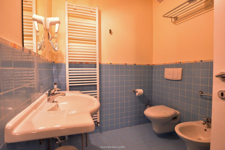 Bathroom 7