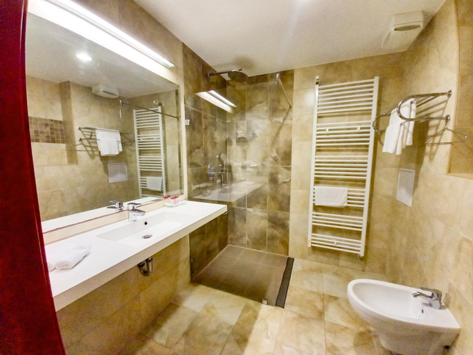 Bathroom 3, Veronika Hotel, Tiszaújváros