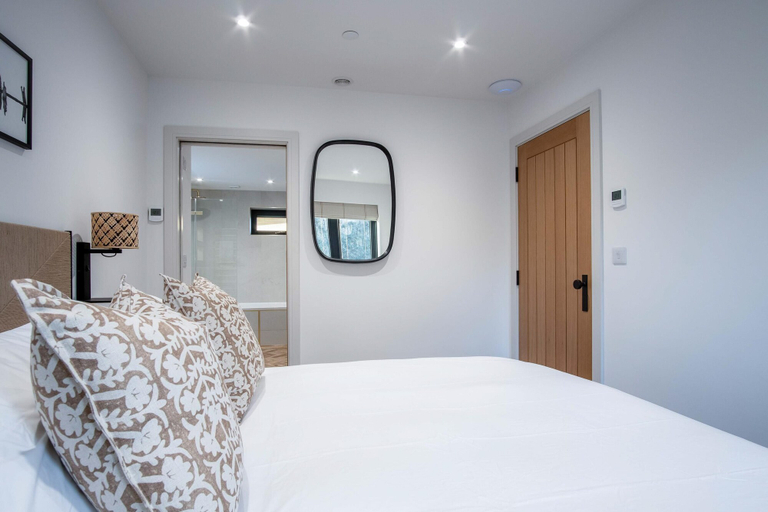 Bedroom 2, Wisemans House Apartment 2 - Wisemans Bridge, Pembrokeshire