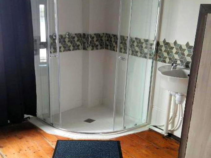 Bathroom 2, African Soul Surfer Backpackers, City of Cape Town