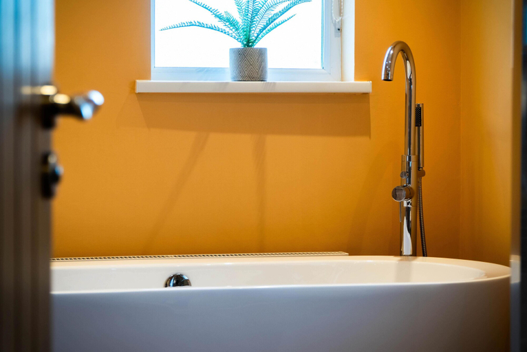 Bathroom 4, Ty George - 3 Bedroom Cottage - Tenby, Pembrokeshire