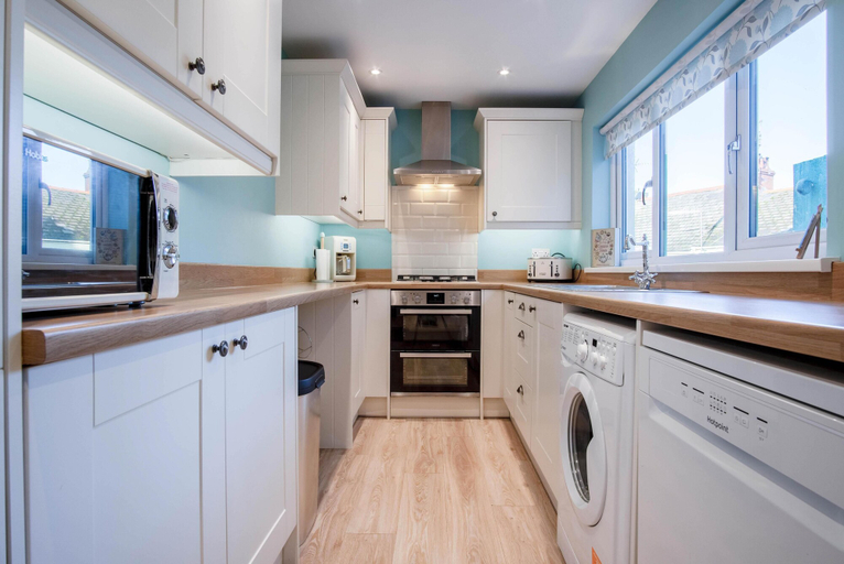 Others 5, Ty George - 3 Bedroom Cottage - Tenby, Pembrokeshire