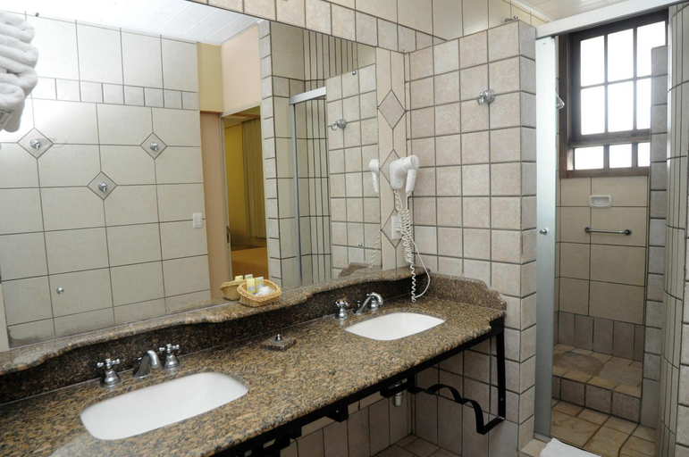 Bathroom 4, Lagos de Jurema Termas Resort, Iretama