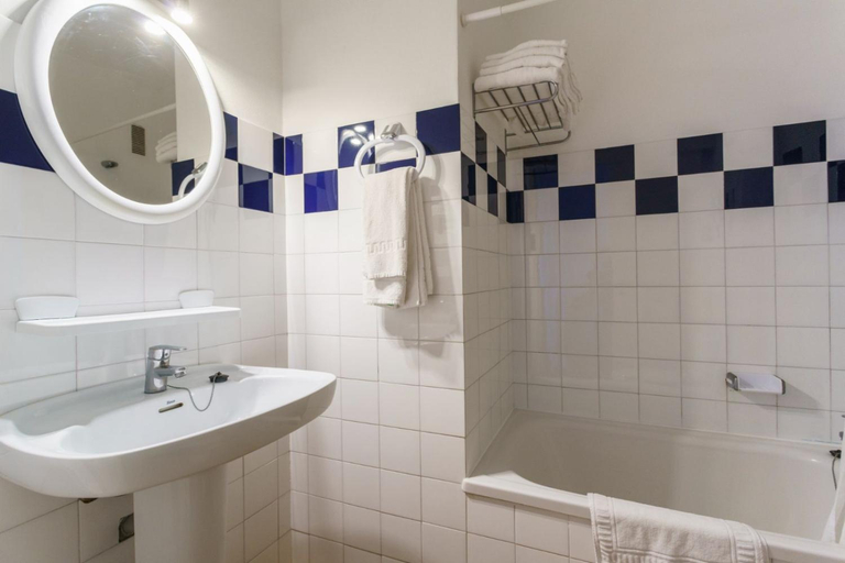 Bathroom 4, Apartamentos Las Pérgolas, Baleares