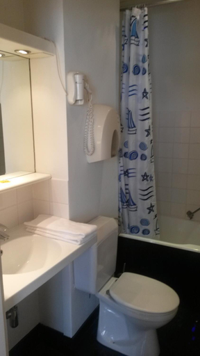 Bathroom 5, Hotel Queen Mary, Bruxelles