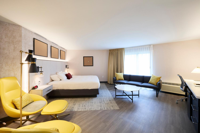 Bedroom 3, Gateway Hotel and Conference Center, Story
