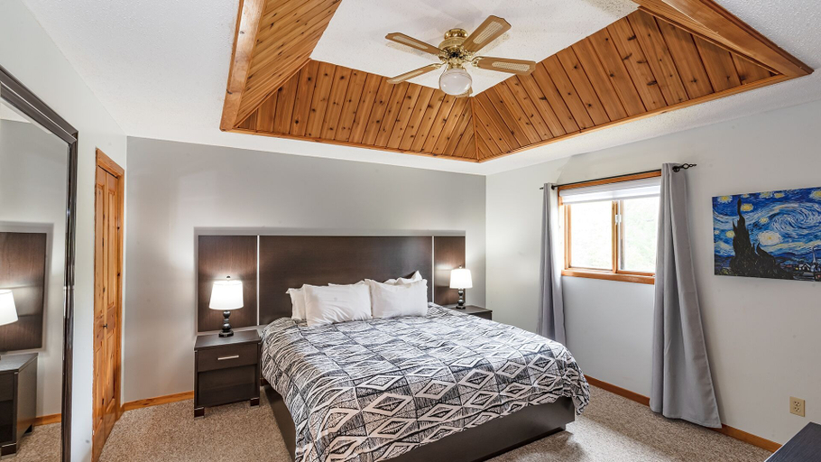 Bedroom 3, Calabogie Lodge, Renfrew