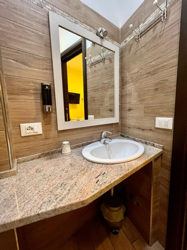 Bathroom 14