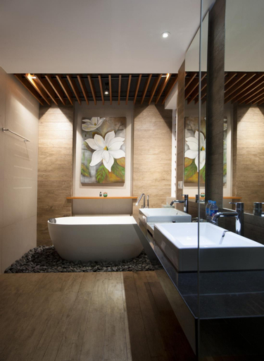 Bathroom 14