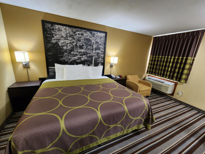 Bedroom 3, Super 8 by Wyndham Pine Bluff, Jefferson