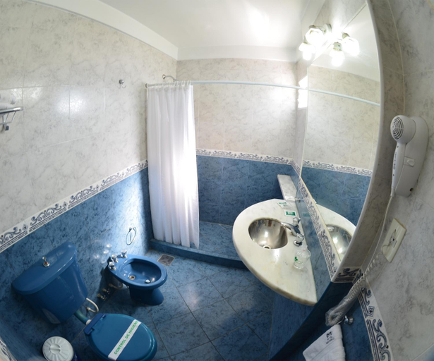 Bathroom 5, Hotel Mayoral, Rosario