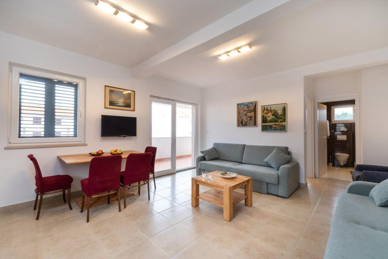 Others 5, Villa Iva, Supetar