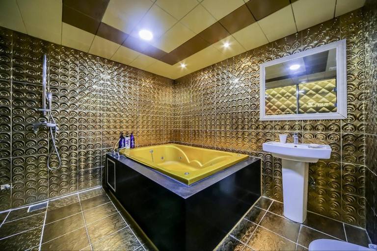 Bathroom 2, Star Motel, Buk