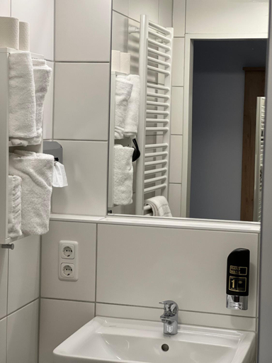 Bathroom 3, Business Boardinghouse Augsburg, zentral, ruhig & mit Parkplatz, Augsburg