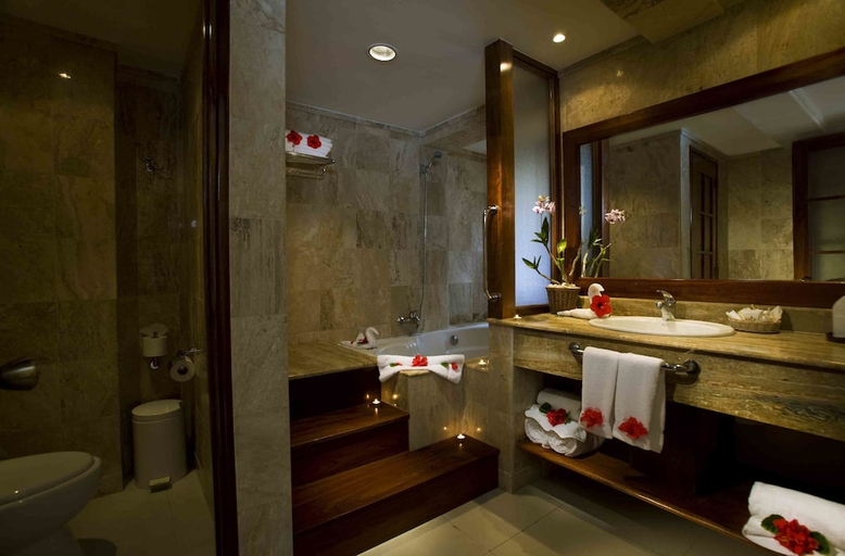 Bathroom 4, VIK Hotel Arena Blanca All Inclusive, Salvaleon de Higuey